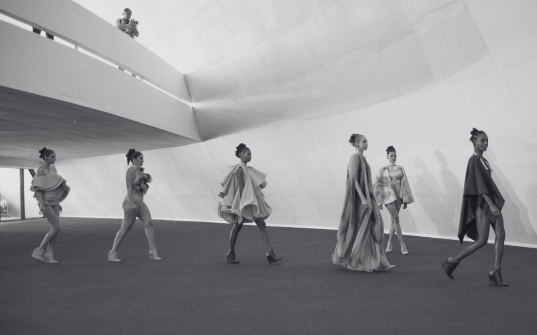 O Rio Fashion Week retorna após uma década e a Gomus marca presença com Lenny Niemeyer