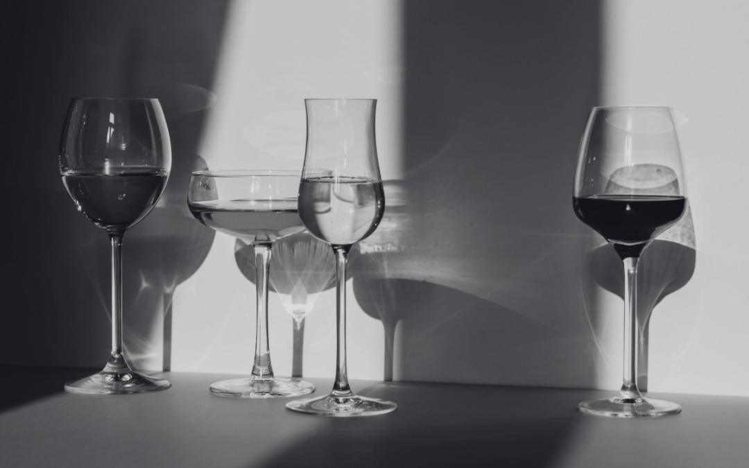 Vinho, cerveja e drinks como a música pode influenciar a experiência com bebidas alcoólicas